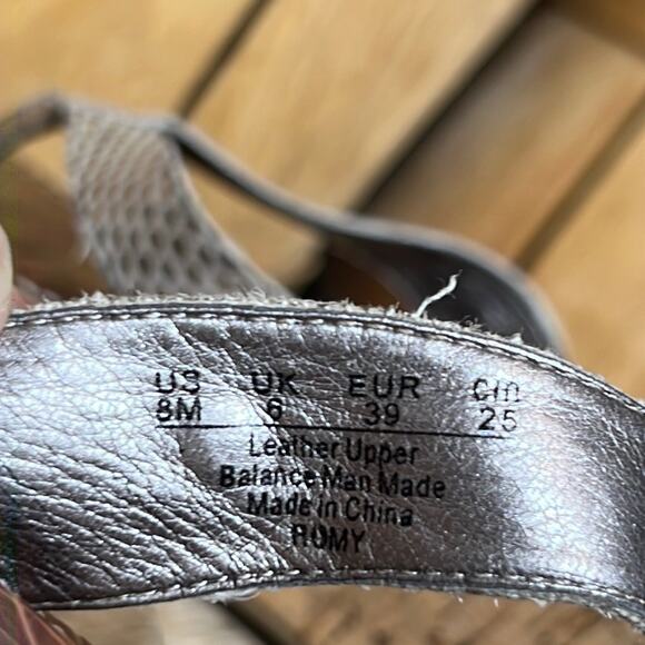 Sam Edelman Romy Metallic Snakeskin Leather Cork Wedge Thong Sandal Women Size 8 - Picture 11 of 11